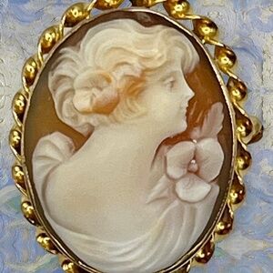 Vintage Signed Amco 1/20 GF 10K Gold Cameo Brooch
